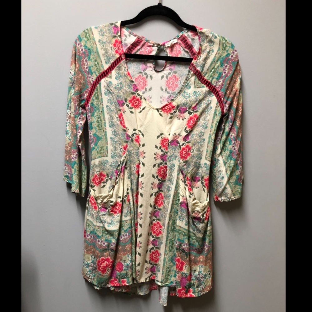 En Creme bell sleeve dress with pockets